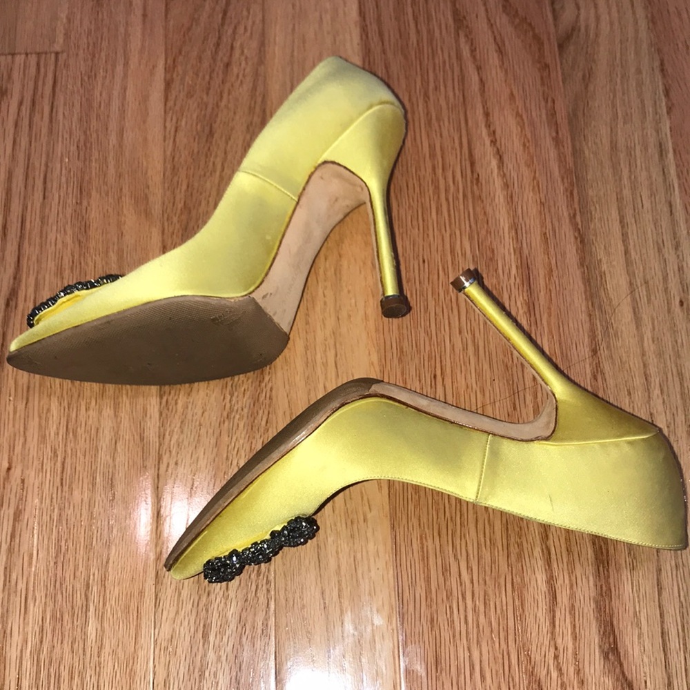 Classic Manolo Blahnik Yellow Hangisi Satin Pump 6 - Picture 6 of 6